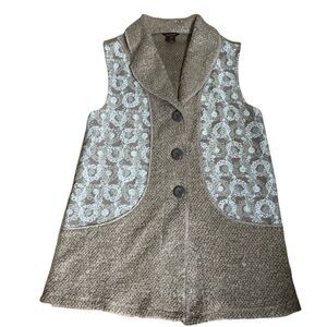 Multiples Sleeveless Button Front Sweater size XL with floral Appliqué